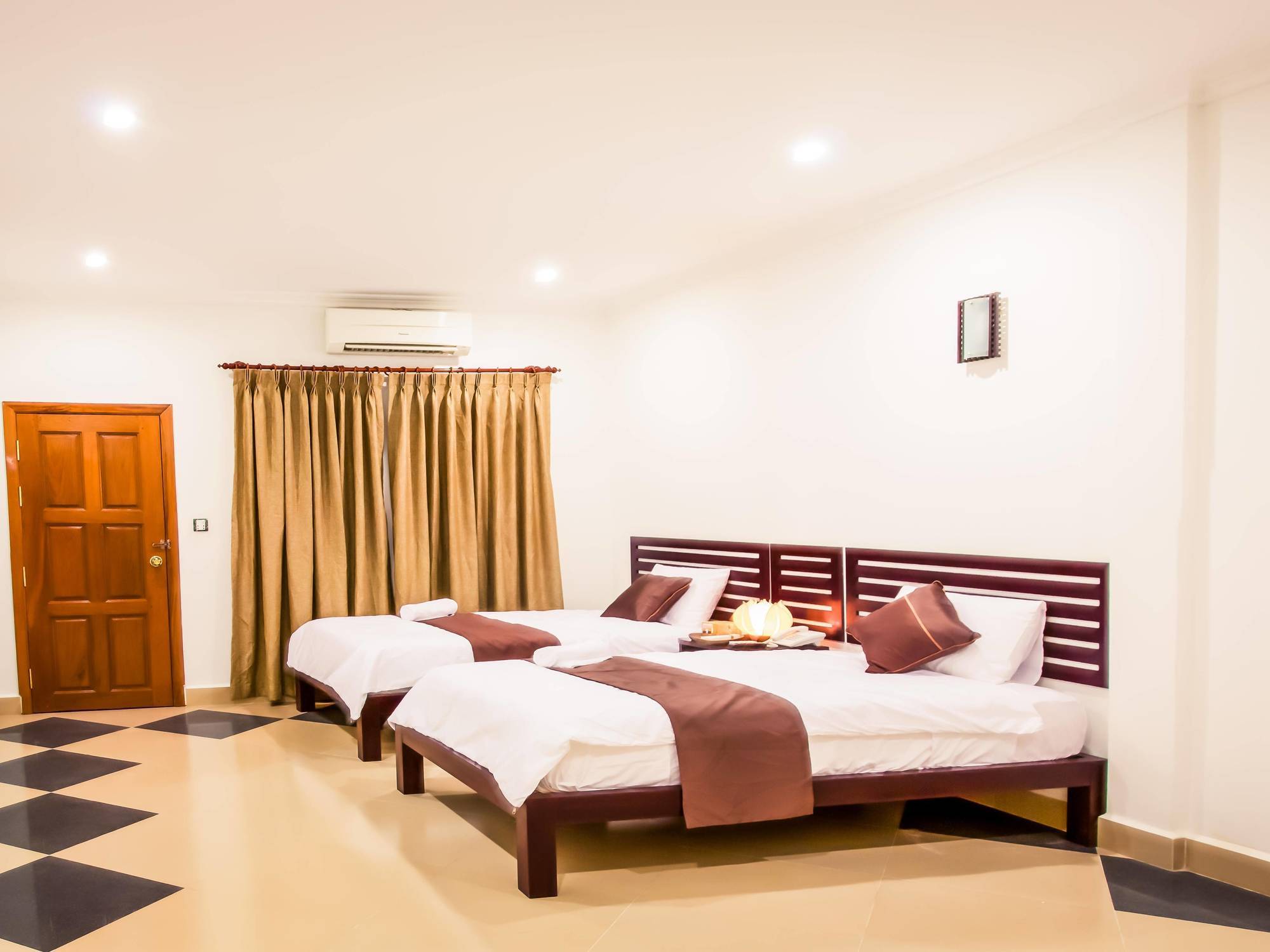 Aime House & Niisaii Apartment Phnom Penh Esterno foto