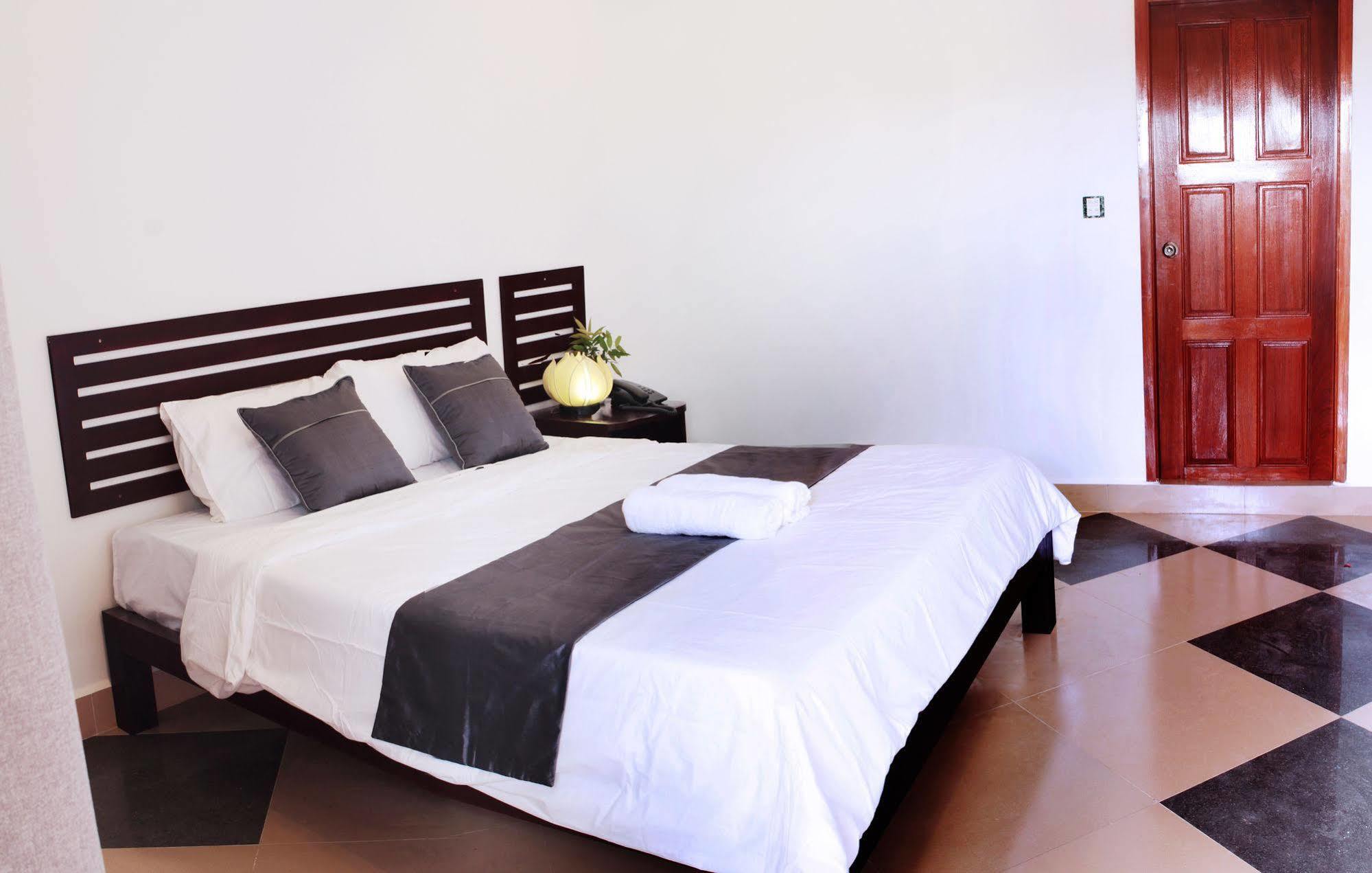 Aime House & Niisaii Apartment Phnom Penh Esterno foto