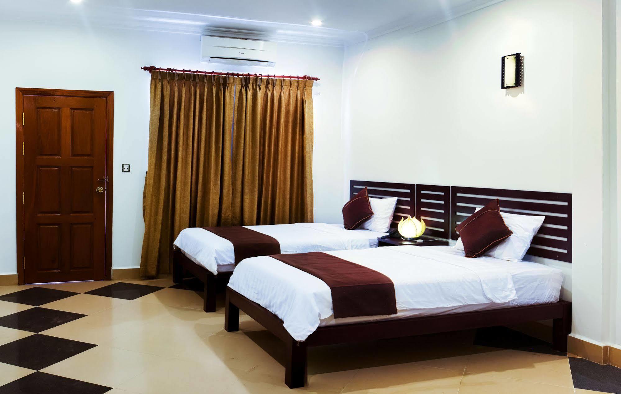 Aime House & Niisaii Apartment Phnom Penh Esterno foto