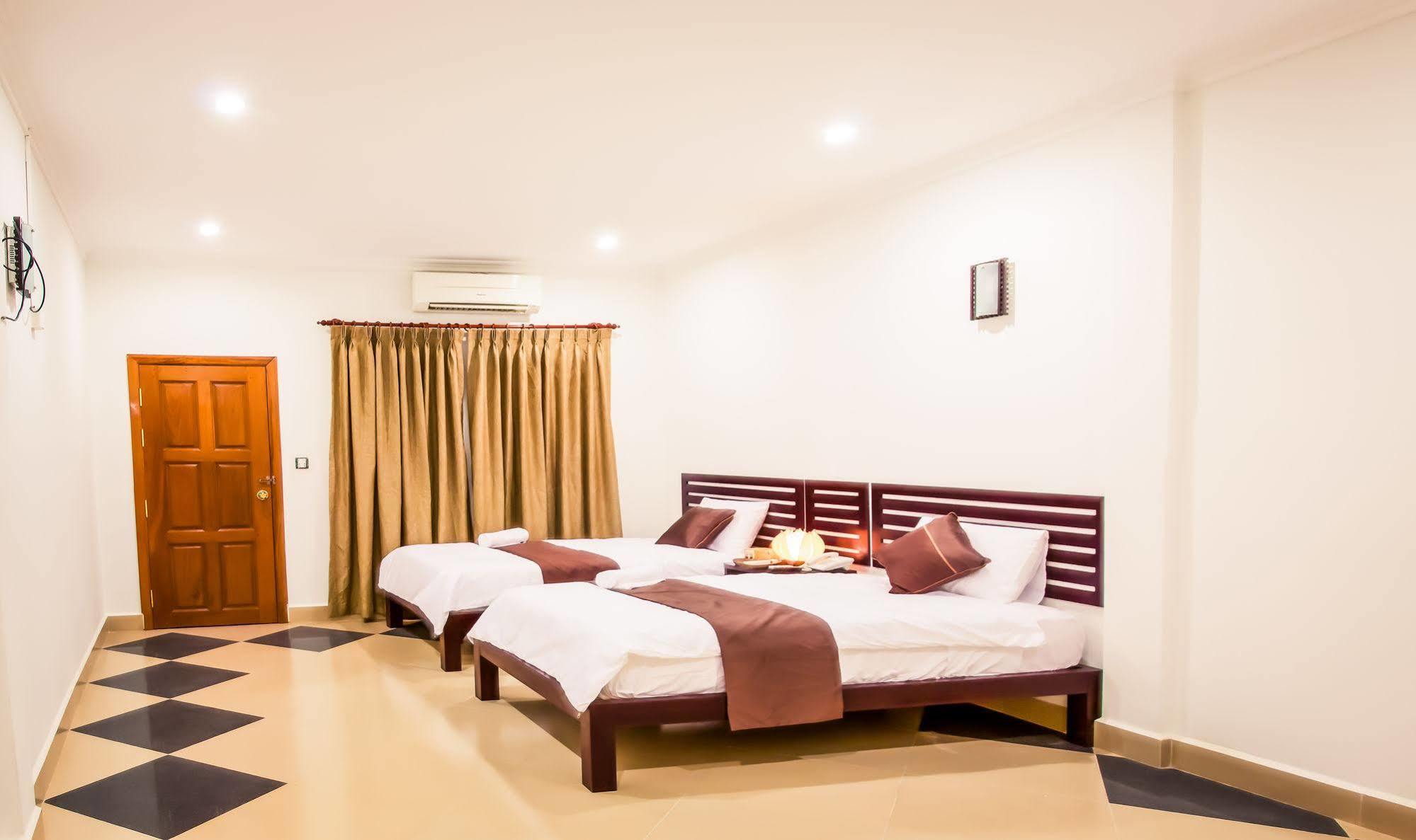 Aime House & Niisaii Apartment Phnom Penh Esterno foto