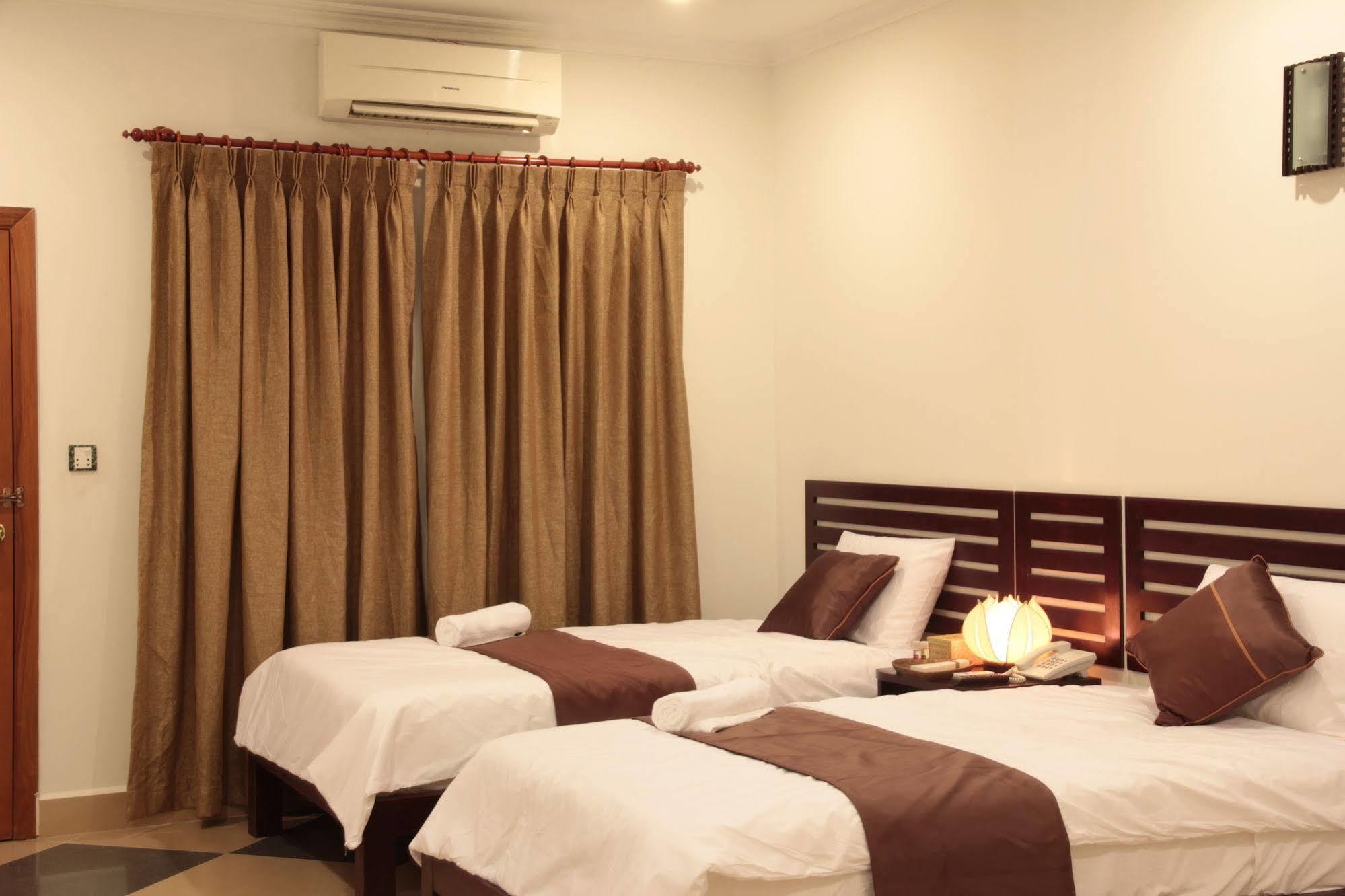 Aime House & Niisaii Apartment Phnom Penh Esterno foto