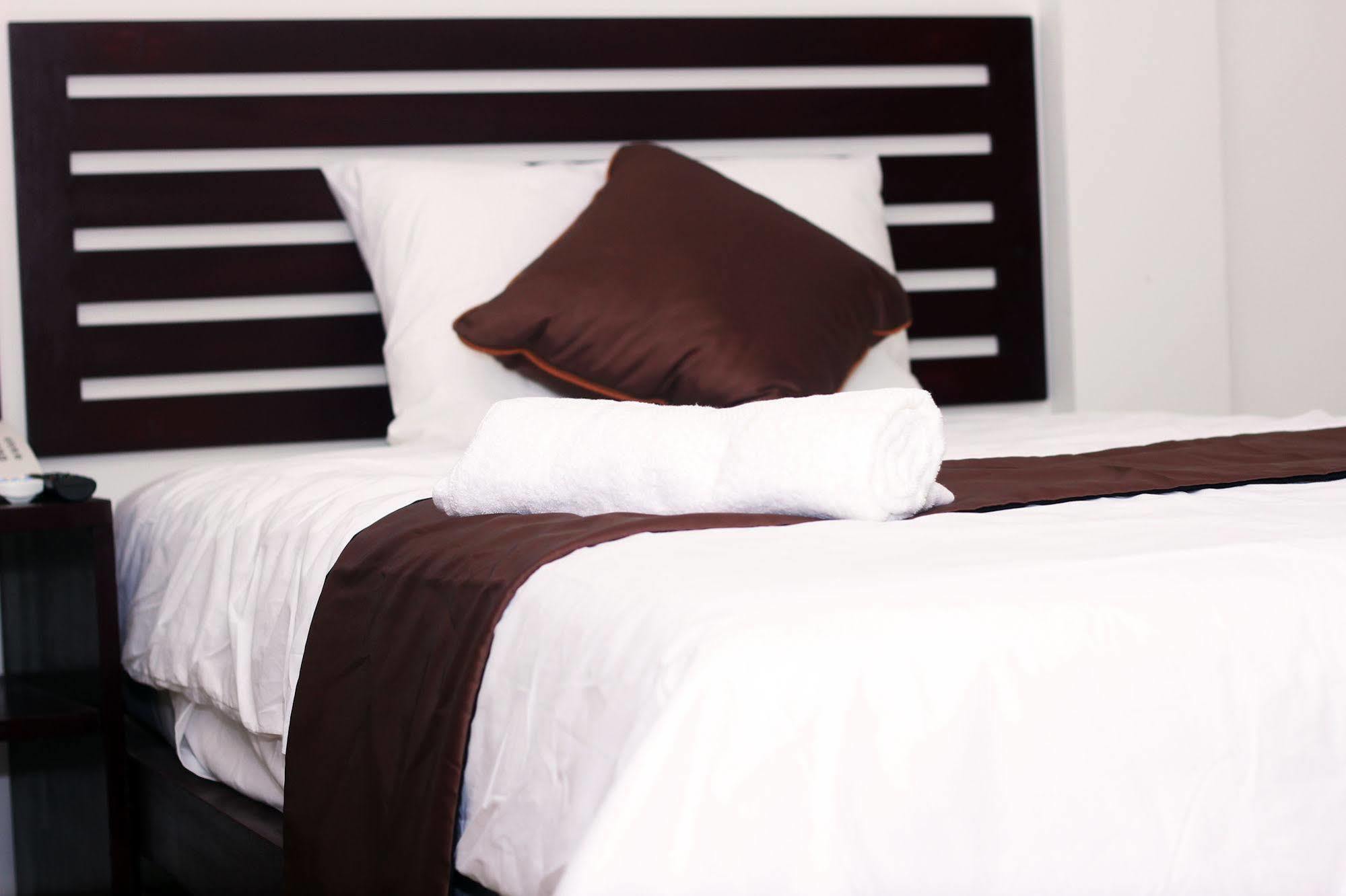 Aime House & Niisaii Apartment Phnom Penh Esterno foto