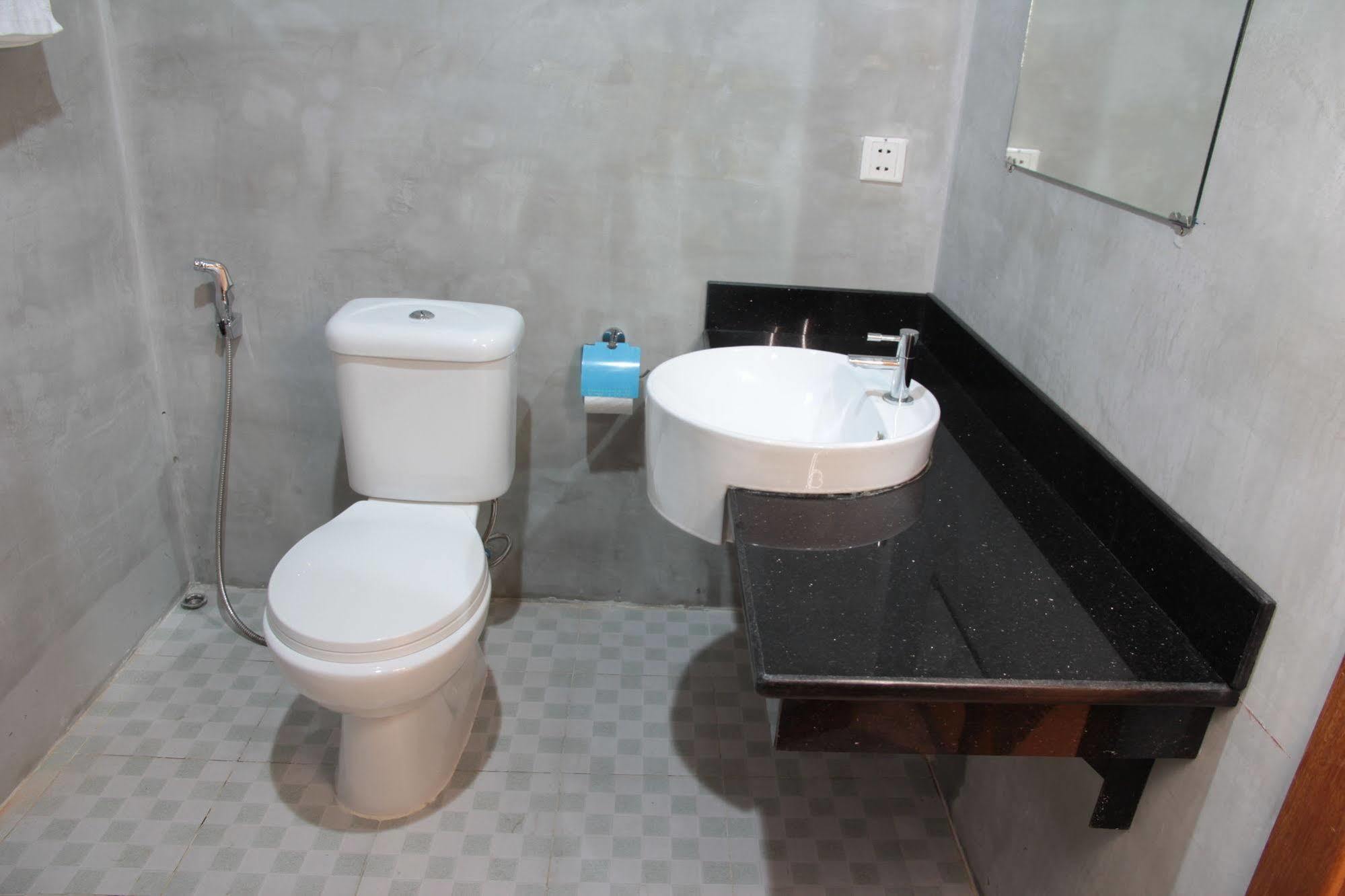 Aime House & Niisaii Apartment Phnom Penh Esterno foto