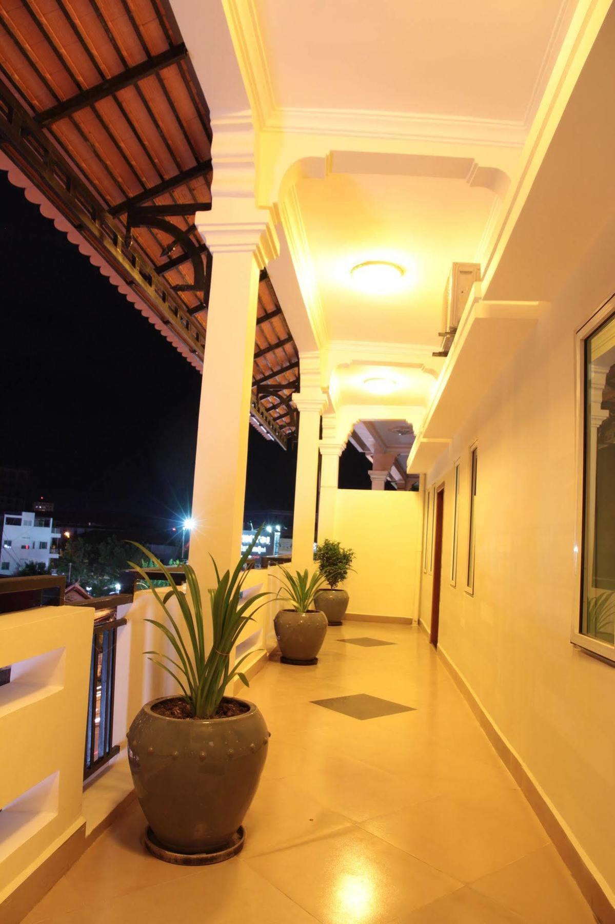 Aime House & Niisaii Apartment Phnom Penh Esterno foto