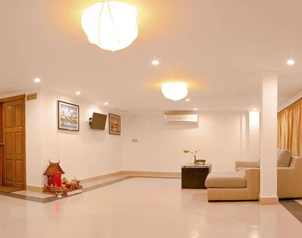 Aime House & Niisaii Apartment Phnom Penh Esterno foto